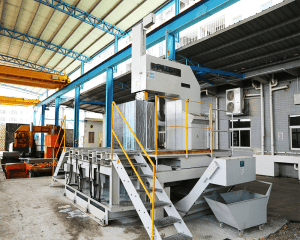 CNC precision sawing machine