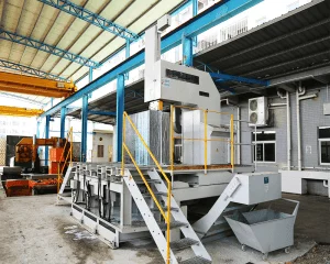 CNC precision sawing machine